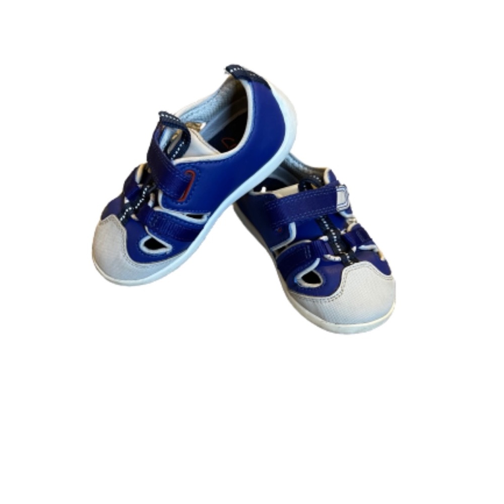 Clarks water sandals size 6
